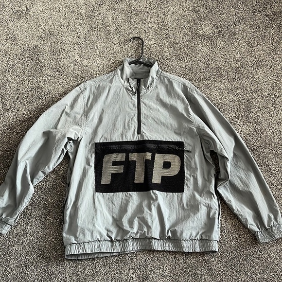 Ftp mesh windbreaker, zipper pockets on side and front. Used once. - Picture 1 of 2
